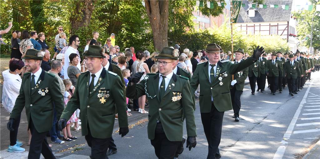 Schützenfest in Bork: Das Dorf ist bester Laune und auf den Beinen Die Laune war bei Schützen und Besuchern bestens.