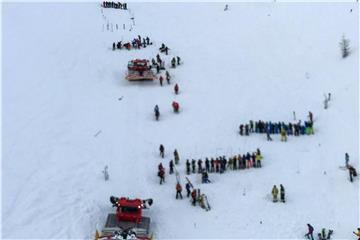 Die Lawinengefahr ist hoch: Hier sind Rettungskräfte bei Kühtai im Einsatz. Foto: Zeitungsfoto.At