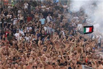 Die Lazio-Fans im Olympiastadion von Rom. Foto: Fabio Sasso/ZUMA Wire