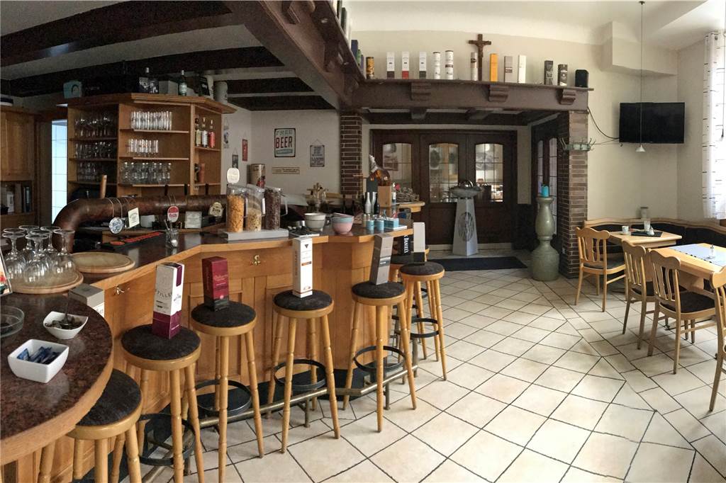 Werner Hotelier: „Wenn das so bleibt, gibt es bald das große Gastro-Sterben“ Die leere Innen-Gastro: Nußbaum würde draufzahlen, wenn er diesen Bereich zusätzlich zum Biergarten öffnen würde.