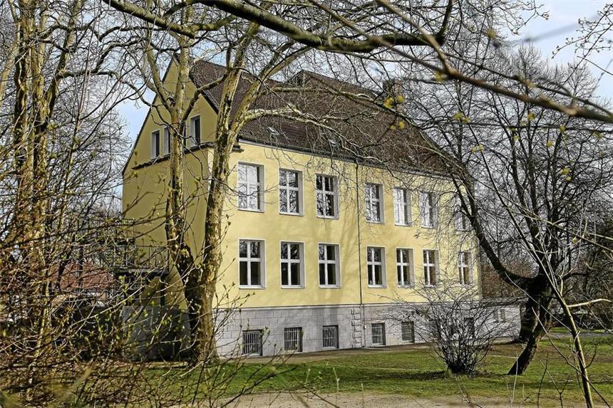Dortmunds vierte Flüchtlings-Notunterkunft kommt nach Derne Die leerstehende Zweigstelle der Dietrich-Bonhoeffer-Grundschule.