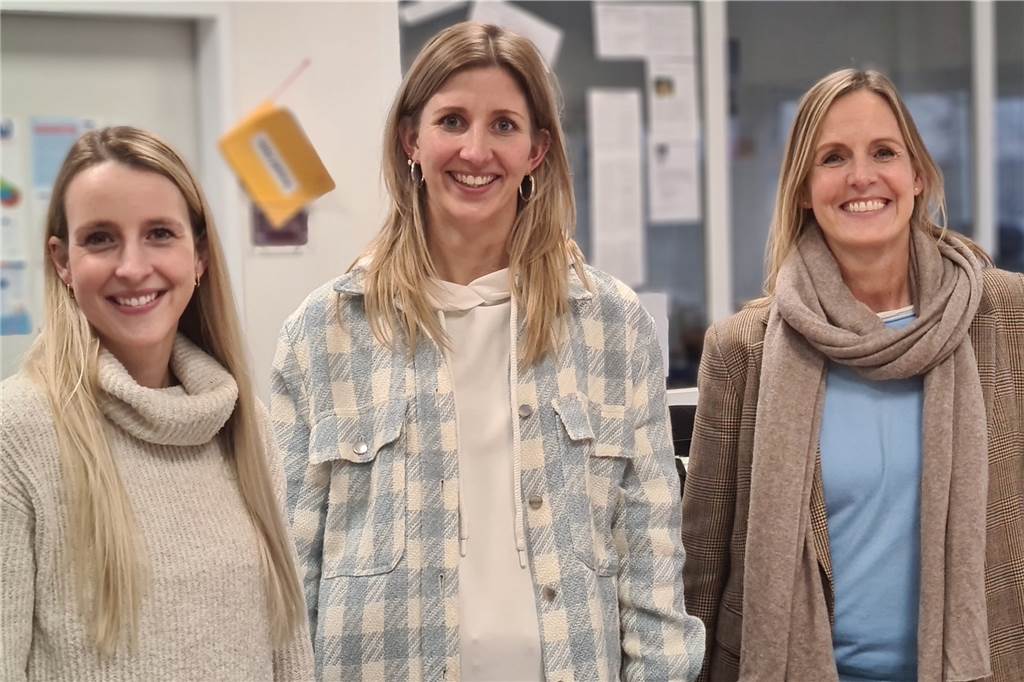 Schülerinnen verteidigen Kreuzschule: „Hier stehen uns alle Wege offen“ Die Lehrerinnen (v.l.) Viola Frankemölle, Justyna Wolska und Melanie Brune-Kofoet sehen die Kreuzschule Heek gut aufgestellt.