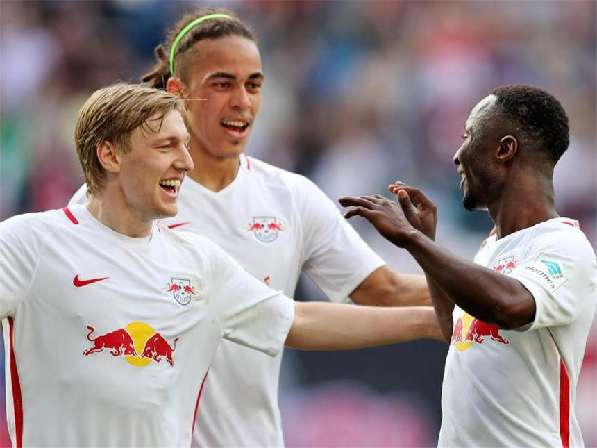 Die Süße des RB-Siegs - "Lieber Champions als Europa League" Die Leipziger feierten einen überzeugenden Sieg gegen Darmstadt 98. Foto: Jan Woitas