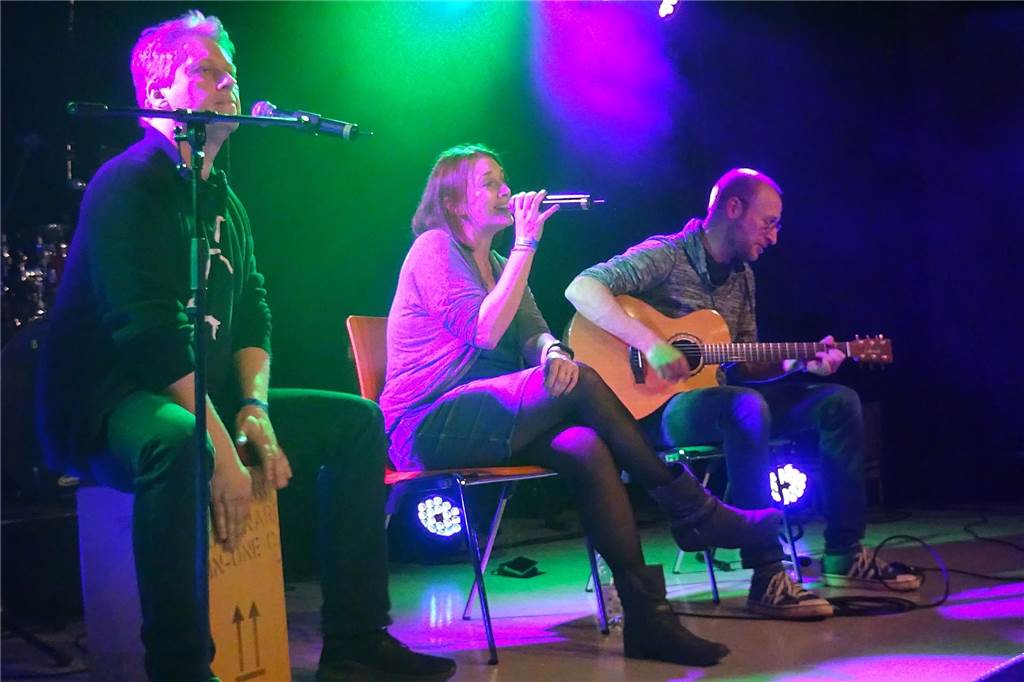 Heavy Metal, Rap und leise Töne : „BAAM“- Rocknacht im Treffpunkt Altstadt Die "leiseste Band" des Abends mit den besten Texten: "On Purpose" mit (v.l.) Kristof Gött, Lena Winkel und Martin Gevers.