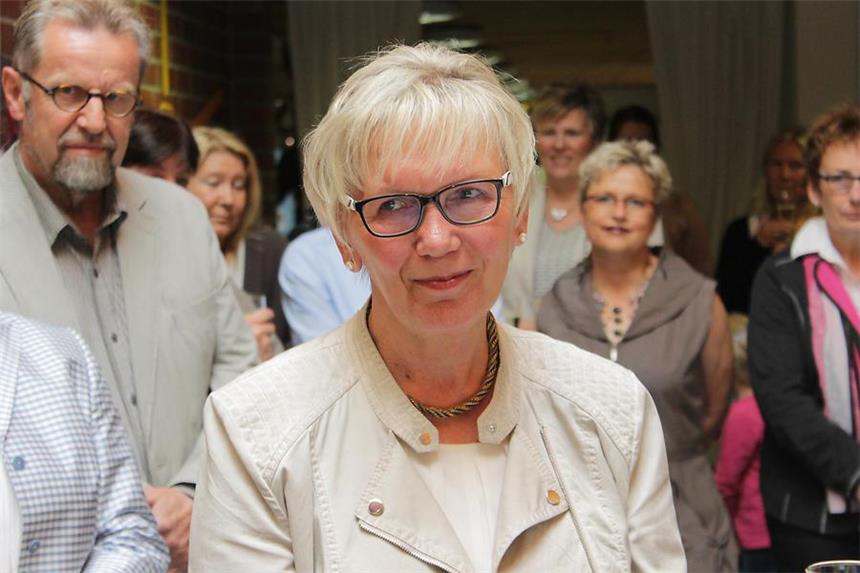 Tränchen flossen bei Abschied von Kita-Leiterin Die Leiterin der DRK-Kita "Regenbogen", Anne Vedder, wurde verabschiedet.