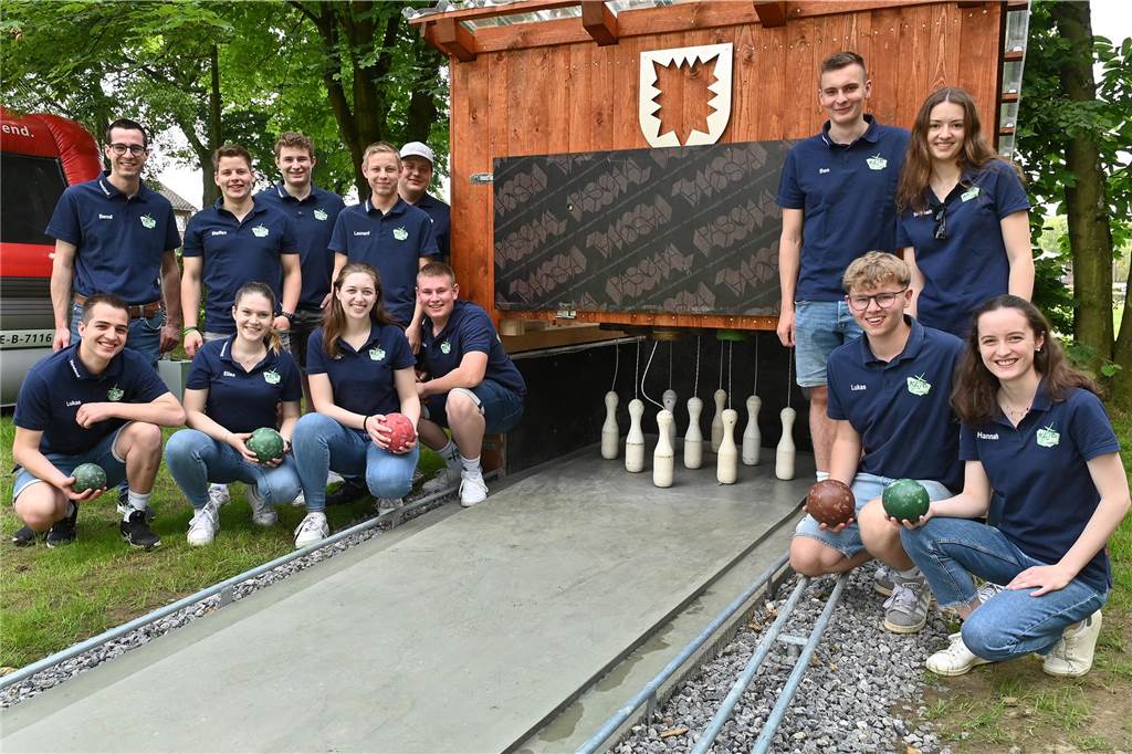 Outdoor-Kegelbahn in Dorsten eröffnet: Termine können bald gebucht werden Die Lembecker Landjugendlichen können stolz auf ihre Kegelbahn sein.
