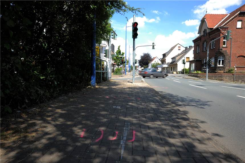 Verkehrsunfall in Ergste: Arzt musste verletzten Motorradfahrer versorgen Die Letmatherstraße, hier nach einem Unfall im Juni 2015.