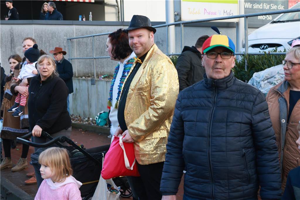 Fotos vom Rosenmontag: So haben die Stadtlohner Narren ihr Sessionsfinale gefeiert Die letzte große Karnevalsparty: 70 Zugnummern sind beim großen Rosenmontagsumzug durch Stadtlohn gefahren – und alle haben zusammen auf den Straßen gefeiert.
