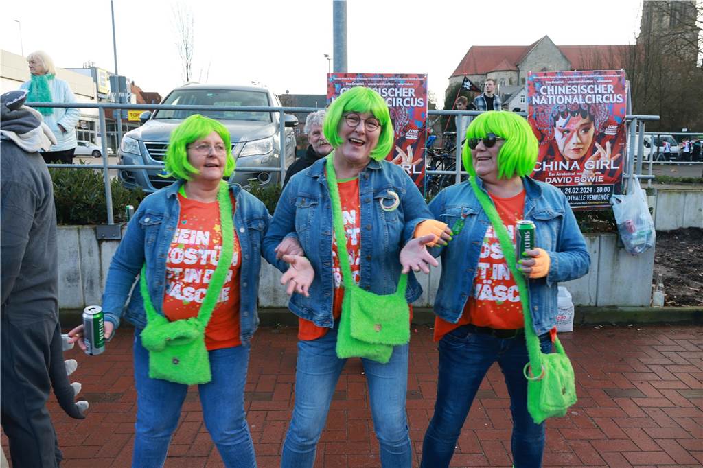 Fotos vom Rosenmontag: So haben die Stadtlohner Narren ihr Sessionsfinale gefeiert Die letzte große Karnevalsparty: 70 Zugnummern sind beim großen Rosenmontagsumzug durch Stadtlohn gefahren – und alle haben zusammen auf den Straßen gefeiert.