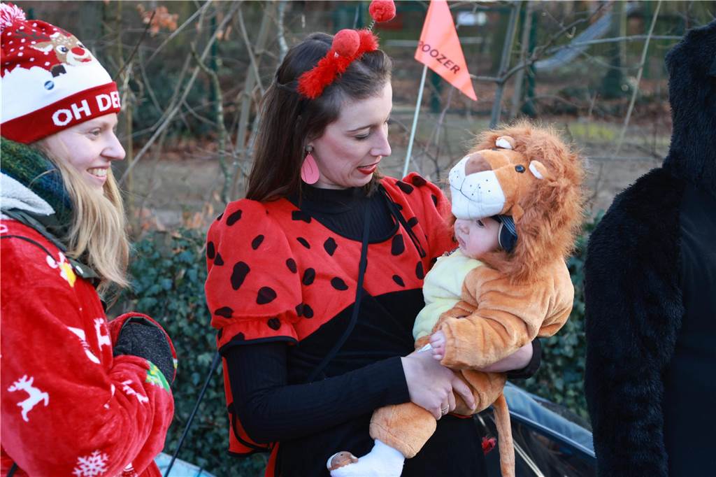 Fotos vom Rosenmontag: So haben die Stadtlohner Narren ihr Sessionsfinale gefeiert Die letzte große Karnevalsparty: 70 Zugnummern sind beim großen Rosenmontagsumzug durch Stadtlohn gefahren – und alle haben zusammen auf den Straßen gefeiert.