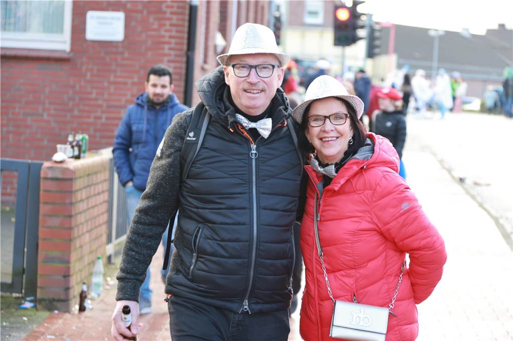 Fotos vom Rosenmontag: So haben die Stadtlohner Narren ihr Sessionsfinale gefeiert Die letzte große Karnevalsparty: 70 Zugnummern sind beim großen Rosenmontagsumzug durch Stadtlohn gefahren – und alle haben zusammen auf den Straßen gefeiert.