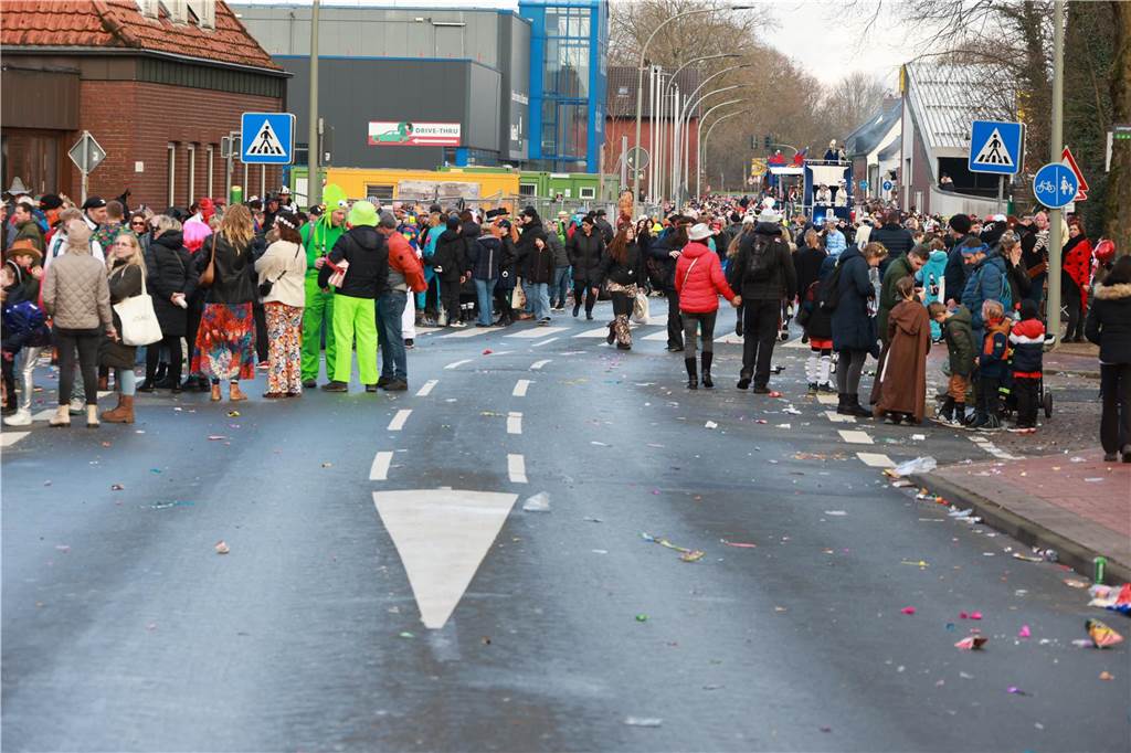 Fotos vom Rosenmontag: So haben die Stadtlohner Narren ihr Sessionsfinale gefeiert Die letzte große Karnevalsparty: 70 Zugnummern sind beim großen Rosenmontagsumzug durch Stadtlohn gefahren – und alle haben zusammen auf den Straßen gefeiert.