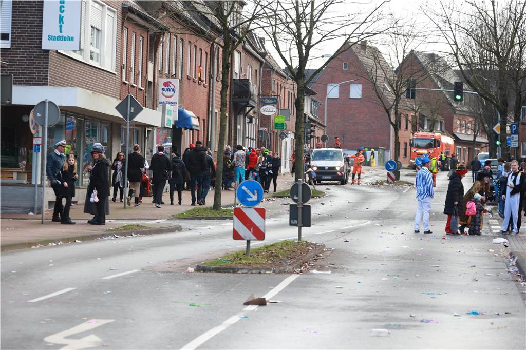Fotos vom Rosenmontag: So haben die Stadtlohner Narren ihr Sessionsfinale gefeiert Die letzte große Karnevalsparty: 70 Zugnummern sind beim großen Rosenmontagsumzug durch Stadtlohn gefahren – und alle haben zusammen auf den Straßen gefeiert.