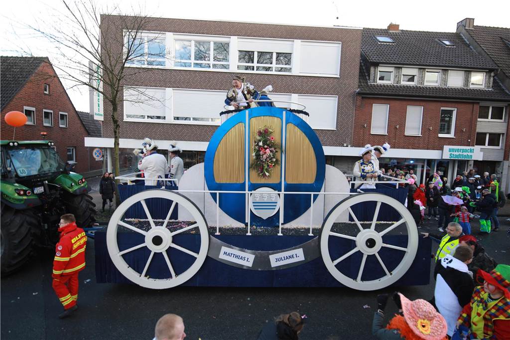 Fotos vom Rosenmontag: So haben die Stadtlohner Narren ihr Sessionsfinale gefeiert Die letzte große Karnevalsparty: 70 Zugnummern sind beim großen Rosenmontagsumzug durch Stadtlohn gefahren – und alle haben zusammen auf den Straßen gefeiert.