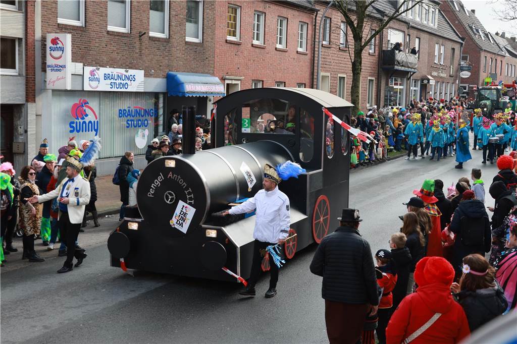 Fotos vom Rosenmontag: So haben die Stadtlohner Narren ihr Sessionsfinale gefeiert Die letzte große Karnevalsparty: 70 Zugnummern sind beim großen Rosenmontagsumzug durch Stadtlohn gefahren – und alle haben zusammen auf den Straßen gefeiert.