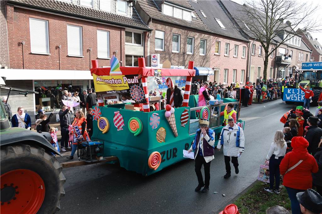 Fotos vom Rosenmontag: So haben die Stadtlohner Narren ihr Sessionsfinale gefeiert Die letzte große Karnevalsparty: 70 Zugnummern sind beim großen Rosenmontagsumzug durch Stadtlohn gefahren – und alle haben zusammen auf den Straßen gefeiert.