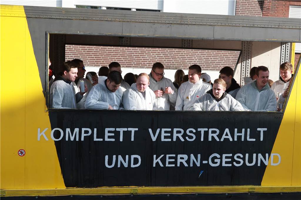 Fotos vom Rosenmontag: So haben die Stadtlohner Narren ihr Sessionsfinale gefeiert Die letzte große Karnevalsparty: 70 Zugnummern sind beim großen Rosenmontagsumzug durch Stadtlohn gefahren – und alle haben zusammen auf den Straßen gefeiert.