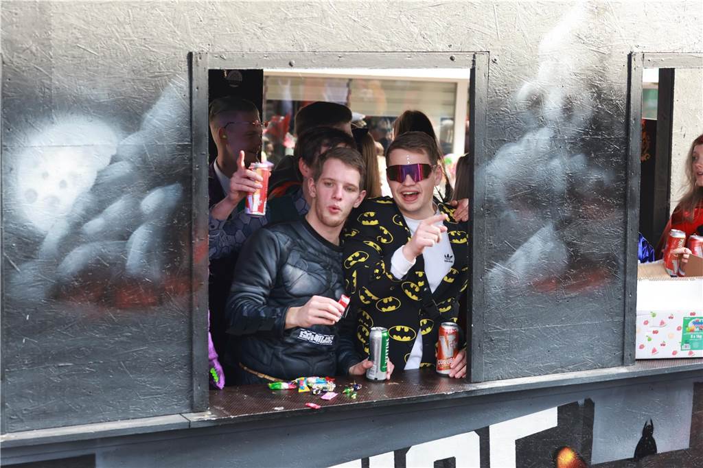Fotos vom Rosenmontag: So haben die Stadtlohner Narren ihr Sessionsfinale gefeiert Die letzte große Karnevalsparty: 70 Zugnummern sind beim großen Rosenmontagsumzug durch Stadtlohn gefahren – und alle haben zusammen auf den Straßen gefeiert.