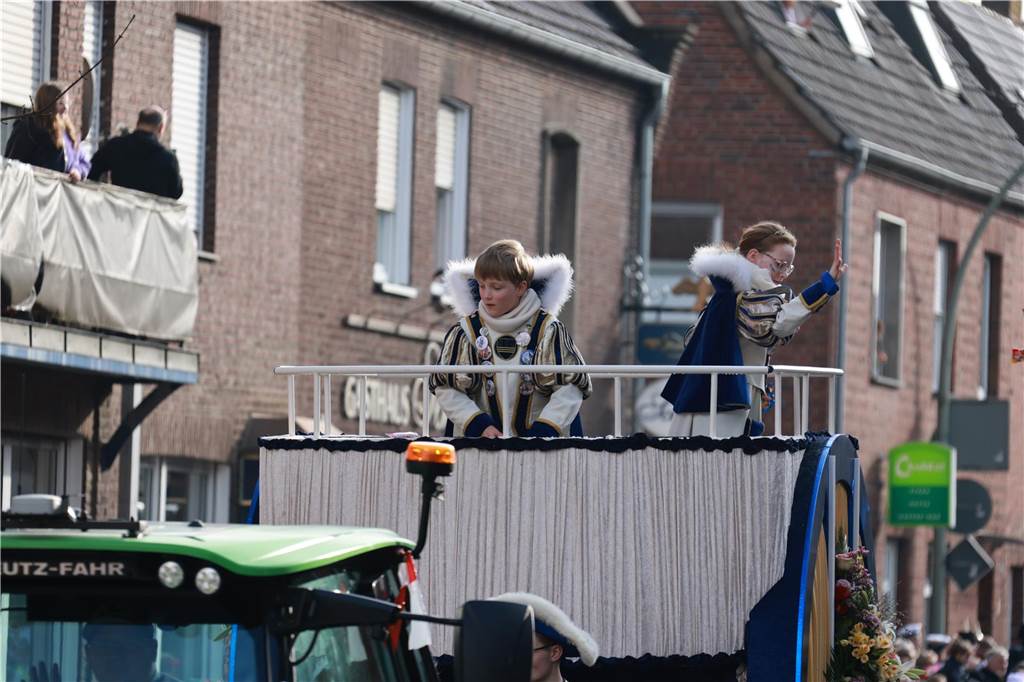 Fotos vom Rosenmontag: So haben die Stadtlohner Narren ihr Sessionsfinale gefeiert Die letzte große Karnevalsparty: 70 Zugnummern sind beim großen Rosenmontagsumzug durch Stadtlohn gefahren – und alle haben zusammen auf den Straßen gefeiert.