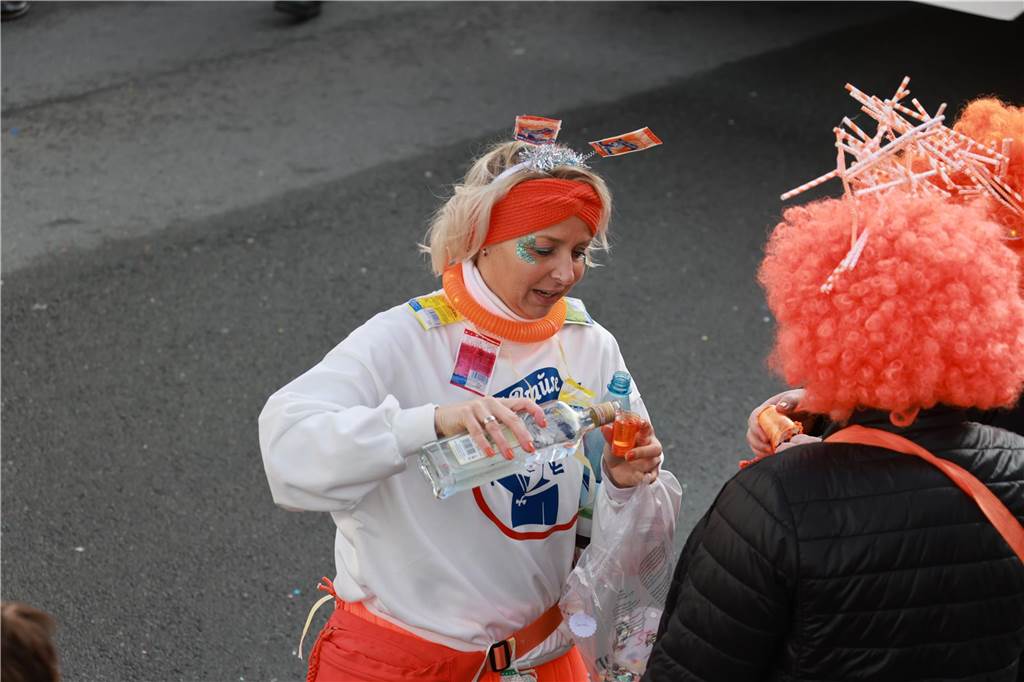 Fotos vom Rosenmontag: So haben die Stadtlohner Narren ihr Sessionsfinale gefeiert Die letzte große Karnevalsparty: 70 Zugnummern sind beim großen Rosenmontagsumzug durch Stadtlohn gefahren – und alle haben zusammen auf den Straßen gefeiert.