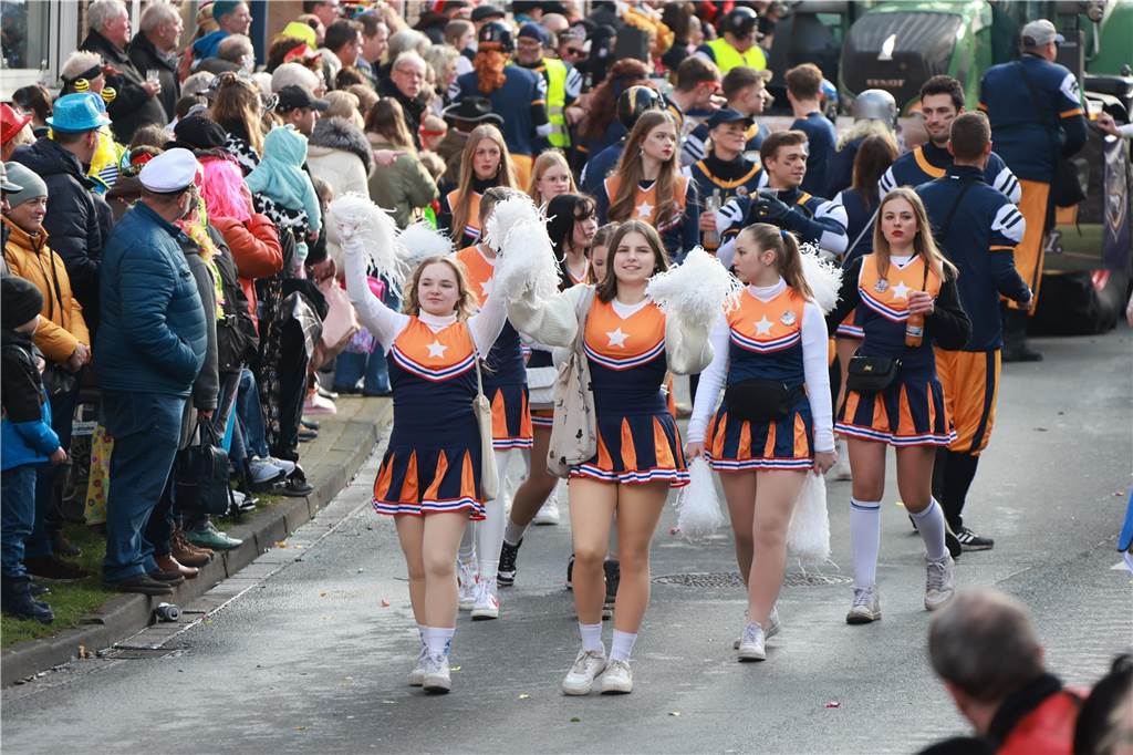Fotos vom Rosenmontag: So haben die Stadtlohner Narren ihr Sessionsfinale gefeiert Die letzte große Karnevalsparty: 70 Zugnummern sind beim großen Rosenmontagsumzug durch Stadtlohn gefahren – und alle haben zusammen auf den Straßen gefeiert.