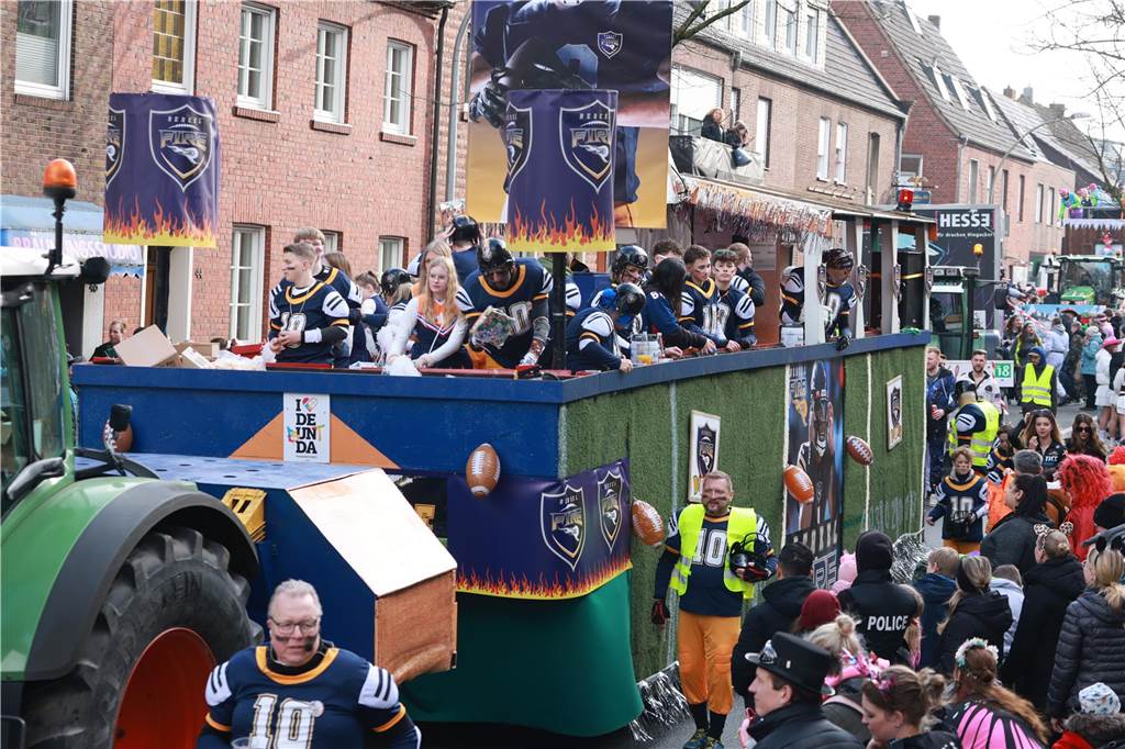 Fotos vom Rosenmontag: So haben die Stadtlohner Narren ihr Sessionsfinale gefeiert Die letzte große Karnevalsparty: 70 Zugnummern sind beim großen Rosenmontagsumzug durch Stadtlohn gefahren – und alle haben zusammen auf den Straßen gefeiert.