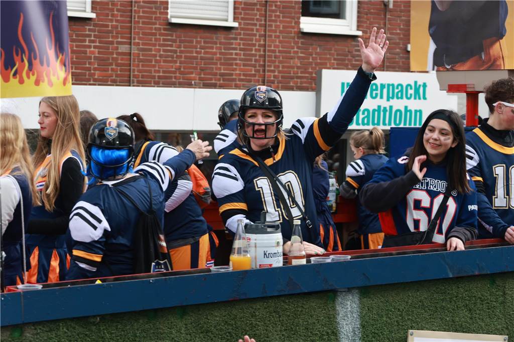 Fotos vom Rosenmontag: So haben die Stadtlohner Narren ihr Sessionsfinale gefeiert Die letzte große Karnevalsparty: 70 Zugnummern sind beim großen Rosenmontagsumzug durch Stadtlohn gefahren – und alle haben zusammen auf den Straßen gefeiert.