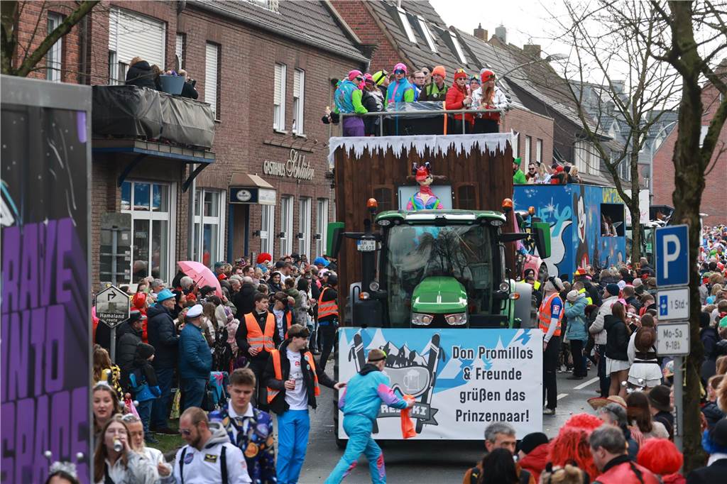 Fotos vom Rosenmontag: So haben die Stadtlohner Narren ihr Sessionsfinale gefeiert Die letzte große Karnevalsparty: 70 Zugnummern sind beim großen Rosenmontagsumzug durch Stadtlohn gefahren – und alle haben zusammen auf den Straßen gefeiert.