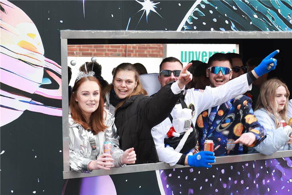 Fotos vom Rosenmontag: So haben die Stadtlohner Narren ihr Sessionsfinale gefeiert Die letzte große Karnevalsparty: 70 Zugnummern sind beim großen Rosenmontagsumzug durch Stadtlohn gefahren – und alle haben zusammen auf den Straßen gefeiert.