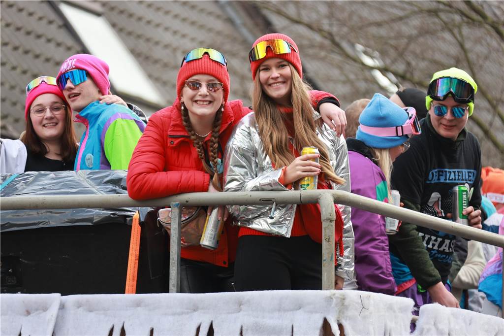 Fotos vom Rosenmontag: So haben die Stadtlohner Narren ihr Sessionsfinale gefeiert Die letzte große Karnevalsparty: 70 Zugnummern sind beim großen Rosenmontagsumzug durch Stadtlohn gefahren – und alle haben zusammen auf den Straßen gefeiert.