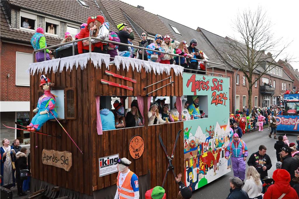 Fotos vom Rosenmontag: So haben die Stadtlohner Narren ihr Sessionsfinale gefeiert Die letzte große Karnevalsparty: 70 Zugnummern sind beim großen Rosenmontagsumzug durch Stadtlohn gefahren – und alle haben zusammen auf den Straßen gefeiert.