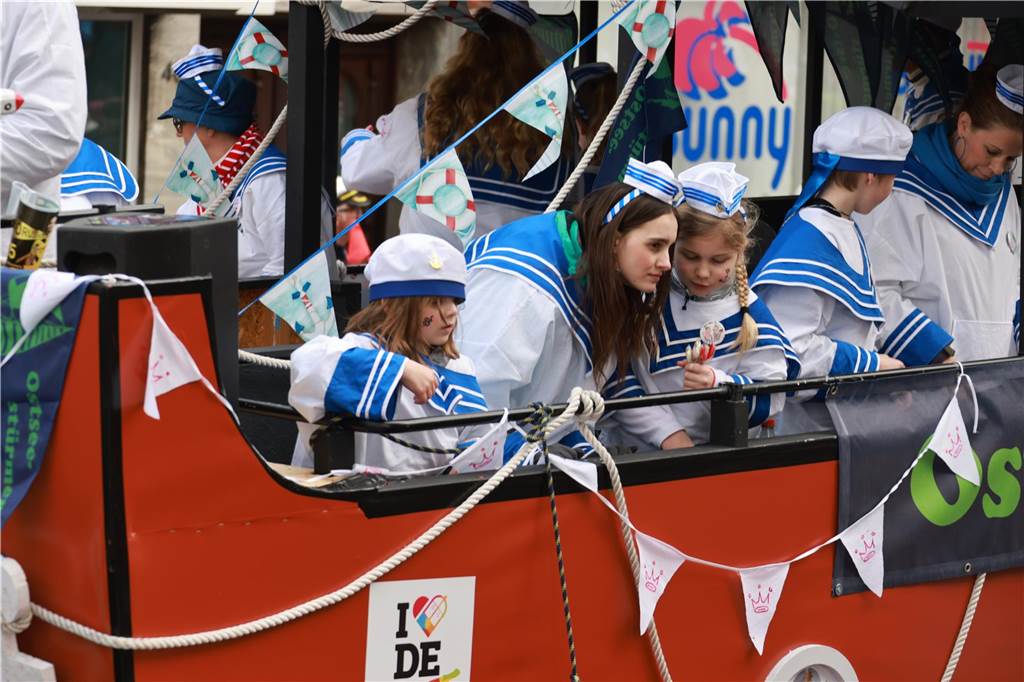 Fotos vom Rosenmontag: So haben die Stadtlohner Narren ihr Sessionsfinale gefeiert Die letzte große Karnevalsparty: 70 Zugnummern sind beim großen Rosenmontagsumzug durch Stadtlohn gefahren – und alle haben zusammen auf den Straßen gefeiert.