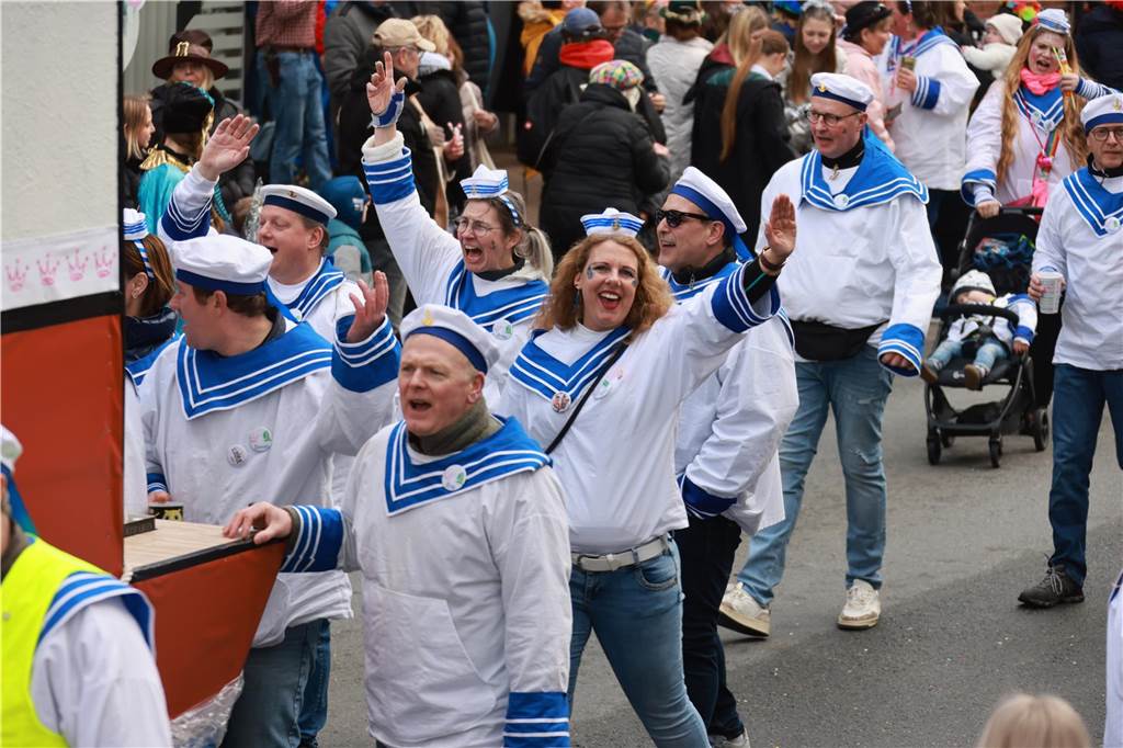 Fotos vom Rosenmontag: So haben die Stadtlohner Narren ihr Sessionsfinale gefeiert Die letzte große Karnevalsparty: 70 Zugnummern sind beim großen Rosenmontagsumzug durch Stadtlohn gefahren – und alle haben zusammen auf den Straßen gefeiert.