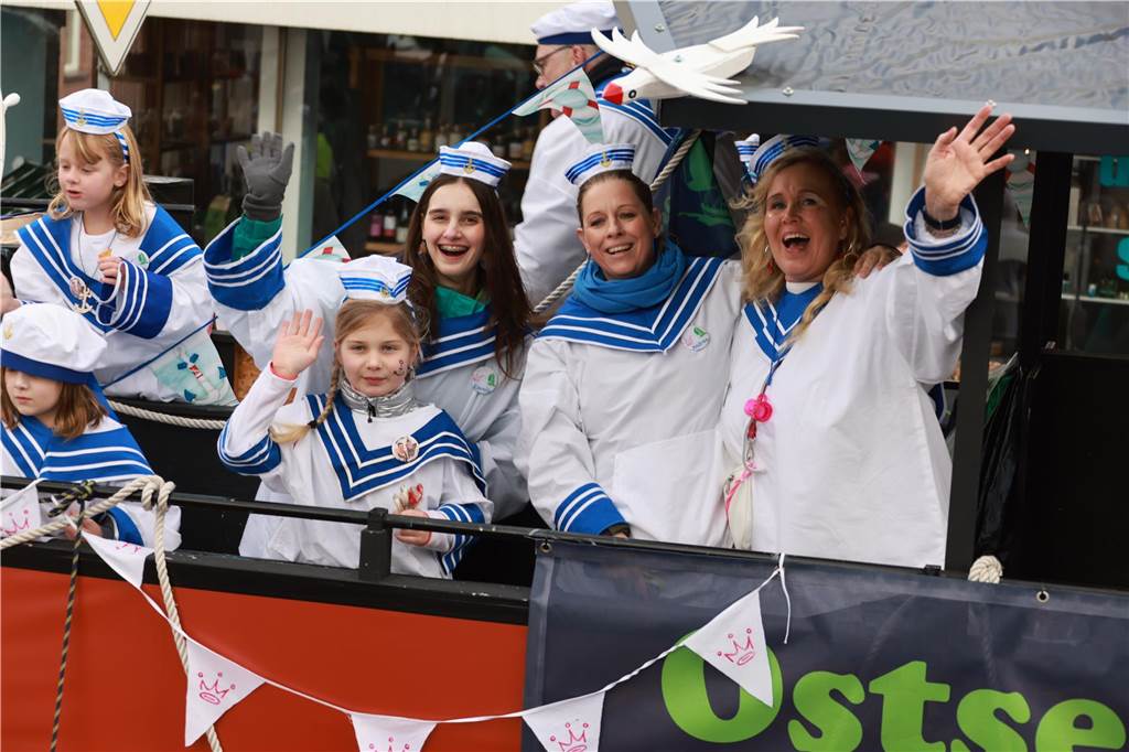 Fotos vom Rosenmontag: So haben die Stadtlohner Narren ihr Sessionsfinale gefeiert Die letzte große Karnevalsparty: 70 Zugnummern sind beim großen Rosenmontagsumzug durch Stadtlohn gefahren – und alle haben zusammen auf den Straßen gefeiert.