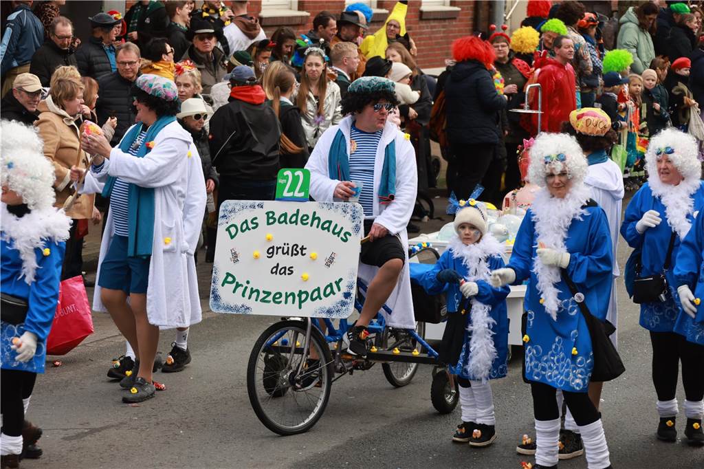 Fotos vom Rosenmontag: So haben die Stadtlohner Narren ihr Sessionsfinale gefeiert Die letzte große Karnevalsparty: 70 Zugnummern sind beim großen Rosenmontagsumzug durch Stadtlohn gefahren – und alle haben zusammen auf den Straßen gefeiert.