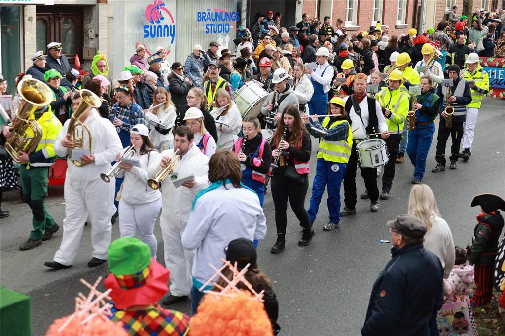 Fotos vom Rosenmontag: So haben die Stadtlohner Narren ihr Sessionsfinale gefeiert Die letzte große Karnevalsparty: 70 Zugnummern sind beim großen Rosenmontagsumzug durch Stadtlohn gefahren – und alle haben zusammen auf den Straßen gefeiert.
