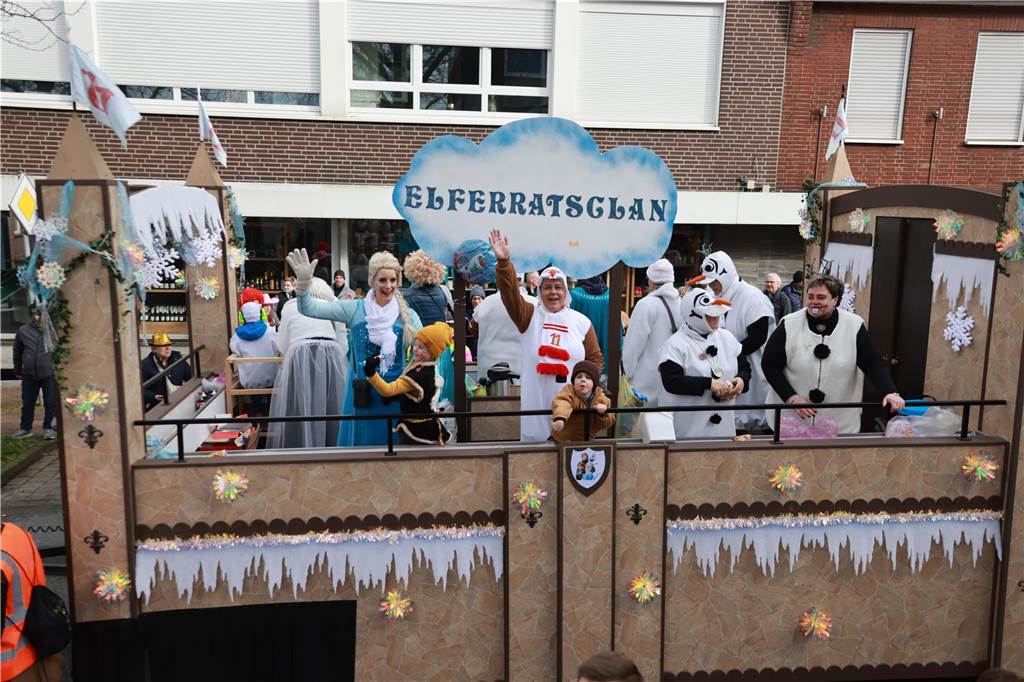 Fotos vom Rosenmontag: So haben die Stadtlohner Narren ihr Sessionsfinale gefeiert Die letzte große Karnevalsparty: 70 Zugnummern sind beim großen Rosenmontagsumzug durch Stadtlohn gefahren – und alle haben zusammen auf den Straßen gefeiert.