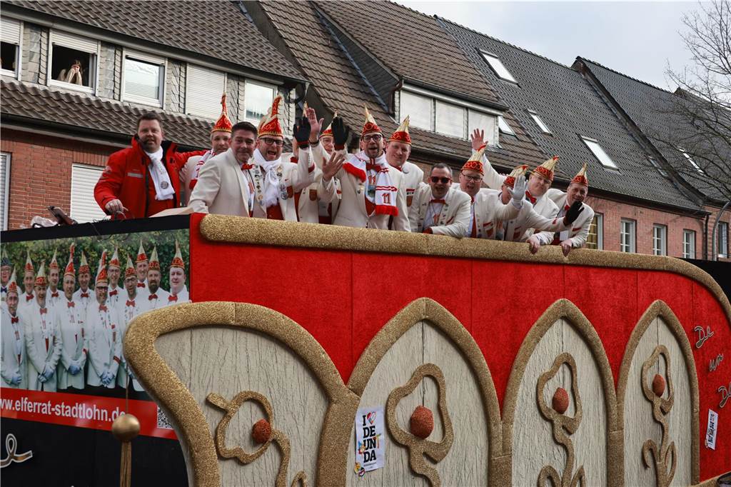 Fotos vom Rosenmontag: So haben die Stadtlohner Narren ihr Sessionsfinale gefeiert Die letzte große Karnevalsparty: 70 Zugnummern sind beim großen Rosenmontagsumzug durch Stadtlohn gefahren – und alle haben zusammen auf den Straßen gefeiert.