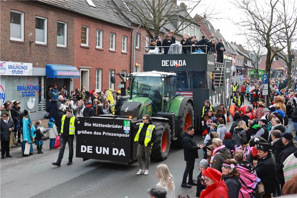 Fotos vom Rosenmontag: So haben die Stadtlohner Narren ihr Sessionsfinale gefeiert Die letzte große Karnevalsparty: 70 Zugnummern sind beim großen Rosenmontagsumzug durch Stadtlohn gefahren – und alle haben zusammen auf den Straßen gefeiert.