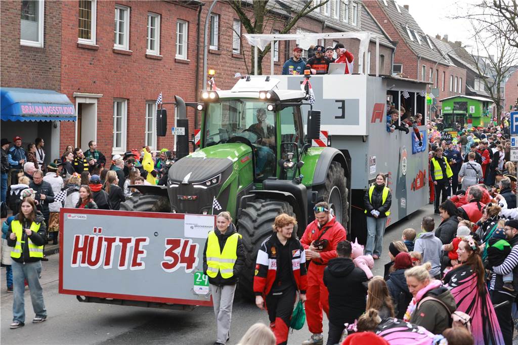 Fotos vom Rosenmontag: So haben die Stadtlohner Narren ihr Sessionsfinale gefeiert Die letzte große Karnevalsparty: 70 Zugnummern sind beim großen Rosenmontagsumzug durch Stadtlohn gefahren – und alle haben zusammen auf den Straßen gefeiert.