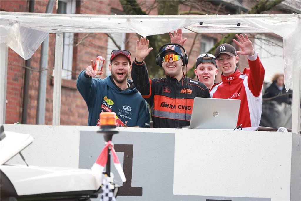 Fotos vom Rosenmontag: So haben die Stadtlohner Narren ihr Sessionsfinale gefeiert Die letzte große Karnevalsparty: 70 Zugnummern sind beim großen Rosenmontagsumzug durch Stadtlohn gefahren – und alle haben zusammen auf den Straßen gefeiert.
