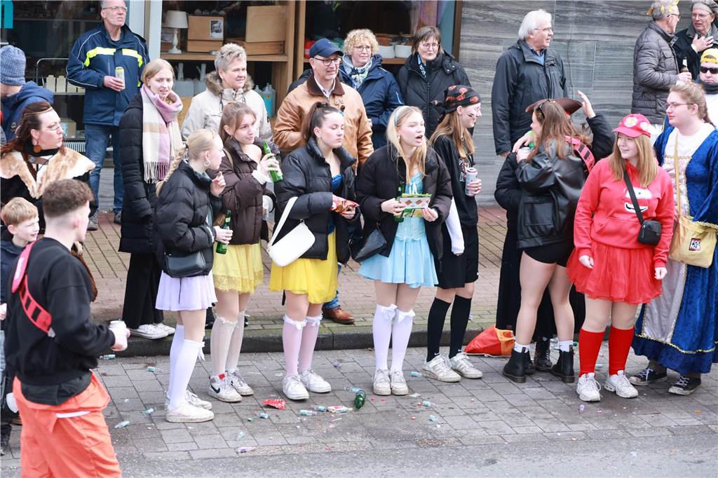Fotos vom Rosenmontag: So haben die Stadtlohner Narren ihr Sessionsfinale gefeiert Die letzte große Karnevalsparty: 70 Zugnummern sind beim großen Rosenmontagsumzug durch Stadtlohn gefahren – und alle haben zusammen auf den Straßen gefeiert.