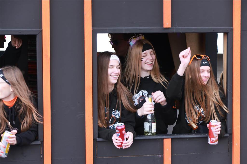 Fotos vom Rosenmontag: So haben die Stadtlohner Narren ihr Sessionsfinale gefeiert Die letzte große Karnevalsparty: 70 Zugnummern sind beim großen Rosenmontagsumzug durch Stadtlohn gefahren – und alle haben zusammen auf den Straßen gefeiert.