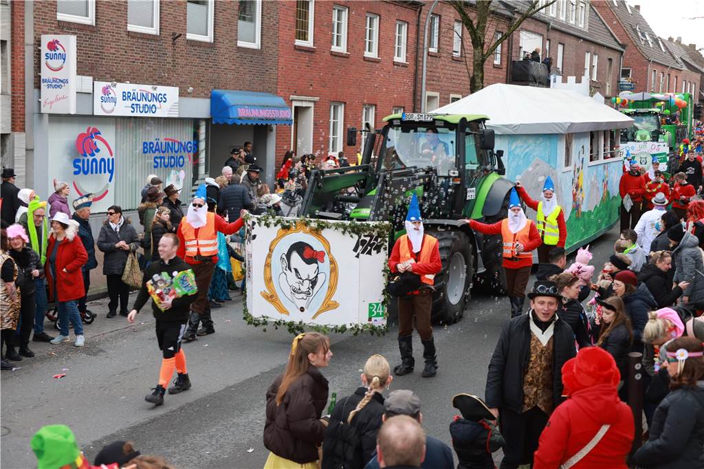 Fotos vom Rosenmontag: So haben die Stadtlohner Narren ihr Sessionsfinale gefeiert Die letzte große Karnevalsparty: 70 Zugnummern sind beim großen Rosenmontagsumzug durch Stadtlohn gefahren – und alle haben zusammen auf den Straßen gefeiert.