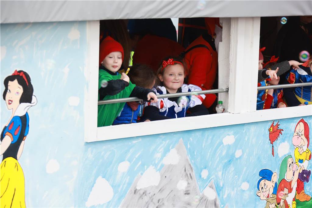 Fotos vom Rosenmontag: So haben die Stadtlohner Narren ihr Sessionsfinale gefeiert Die letzte große Karnevalsparty: 70 Zugnummern sind beim großen Rosenmontagsumzug durch Stadtlohn gefahren – und alle haben zusammen auf den Straßen gefeiert.