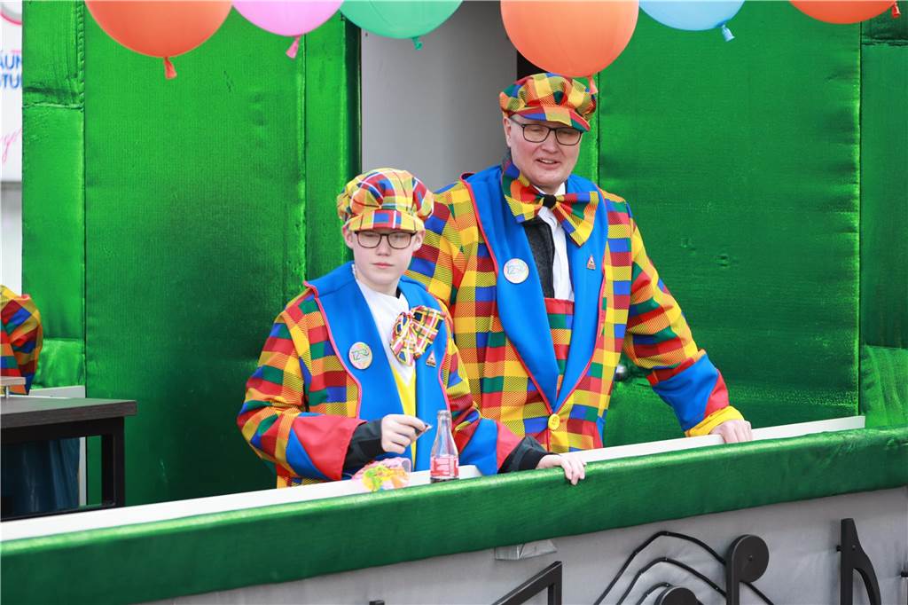 Fotos vom Rosenmontag: So haben die Stadtlohner Narren ihr Sessionsfinale gefeiert Die letzte große Karnevalsparty: 70 Zugnummern sind beim großen Rosenmontagsumzug durch Stadtlohn gefahren – und alle haben zusammen auf den Straßen gefeiert.