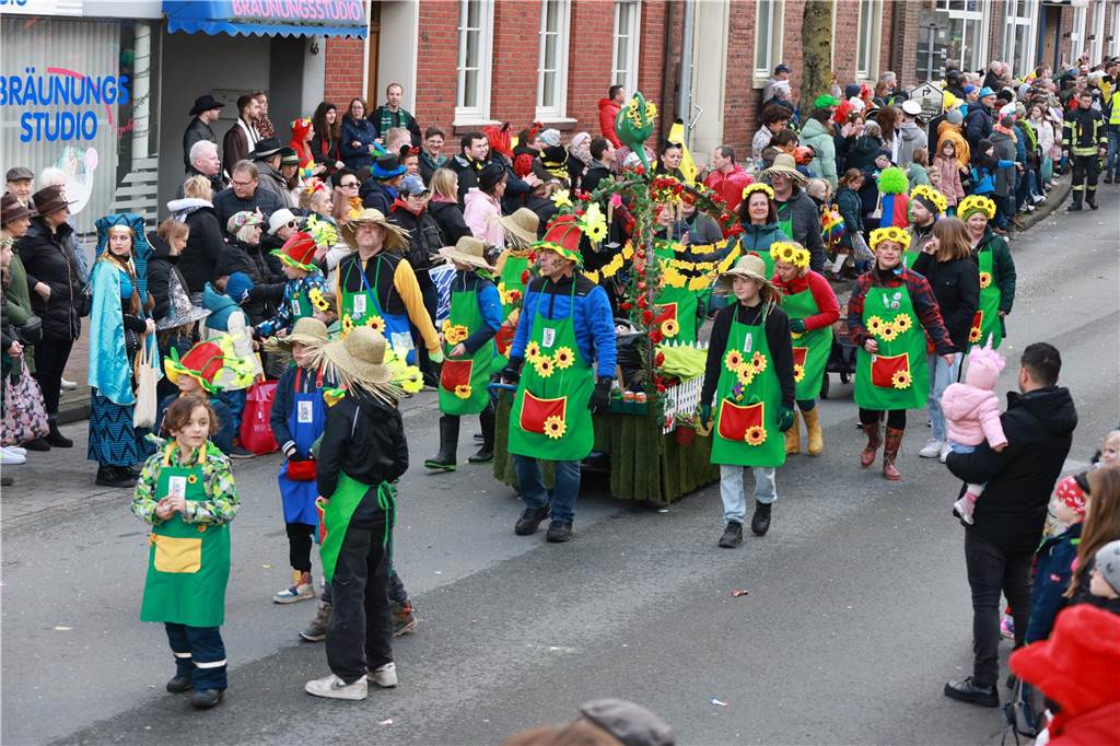 Fotos vom Rosenmontag: So haben die Stadtlohner Narren ihr Sessionsfinale gefeiert Die letzte große Karnevalsparty: 70 Zugnummern sind beim großen Rosenmontagsumzug durch Stadtlohn gefahren – und alle haben zusammen auf den Straßen gefeiert.