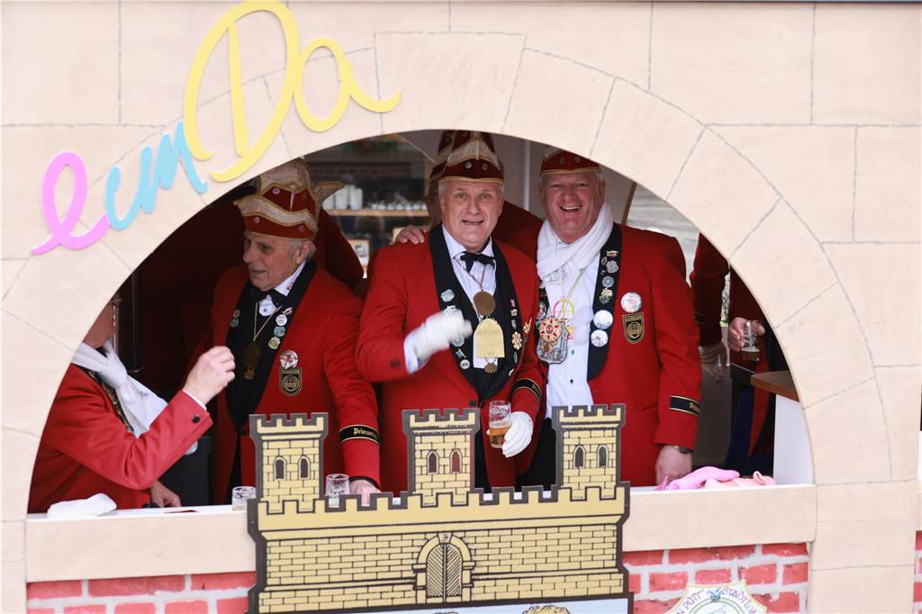 Fotos vom Rosenmontag: So haben die Stadtlohner Narren ihr Sessionsfinale gefeiert Die letzte große Karnevalsparty: 70 Zugnummern sind beim großen Rosenmontagsumzug durch Stadtlohn gefahren – und alle haben zusammen auf den Straßen gefeiert.