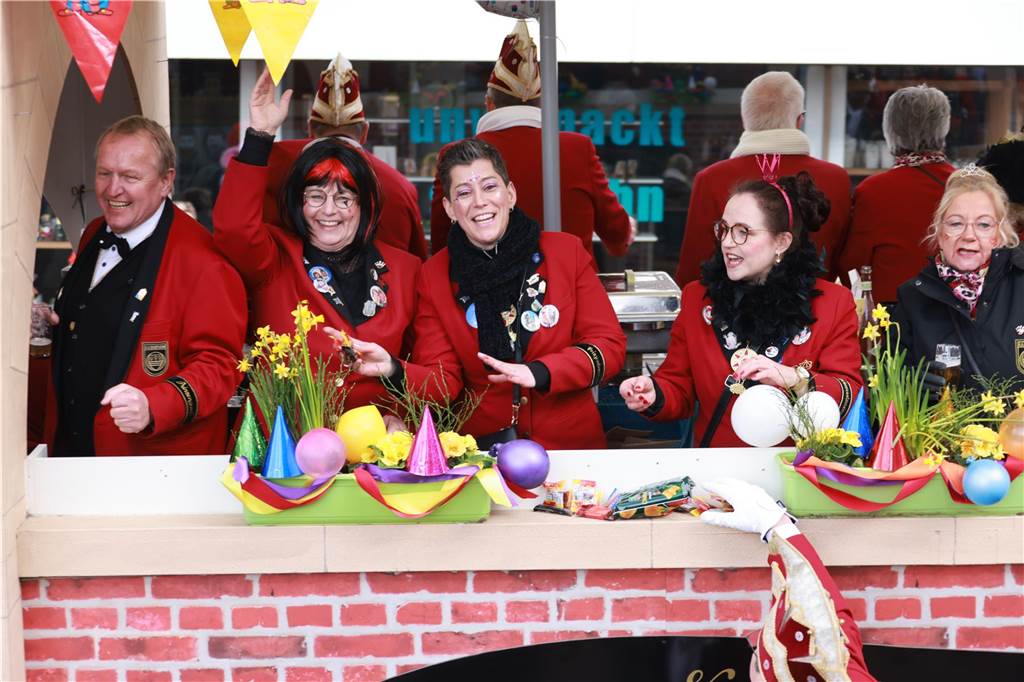 Fotos vom Rosenmontag: So haben die Stadtlohner Narren ihr Sessionsfinale gefeiert Die letzte große Karnevalsparty: 70 Zugnummern sind beim großen Rosenmontagsumzug durch Stadtlohn gefahren – und alle haben zusammen auf den Straßen gefeiert.