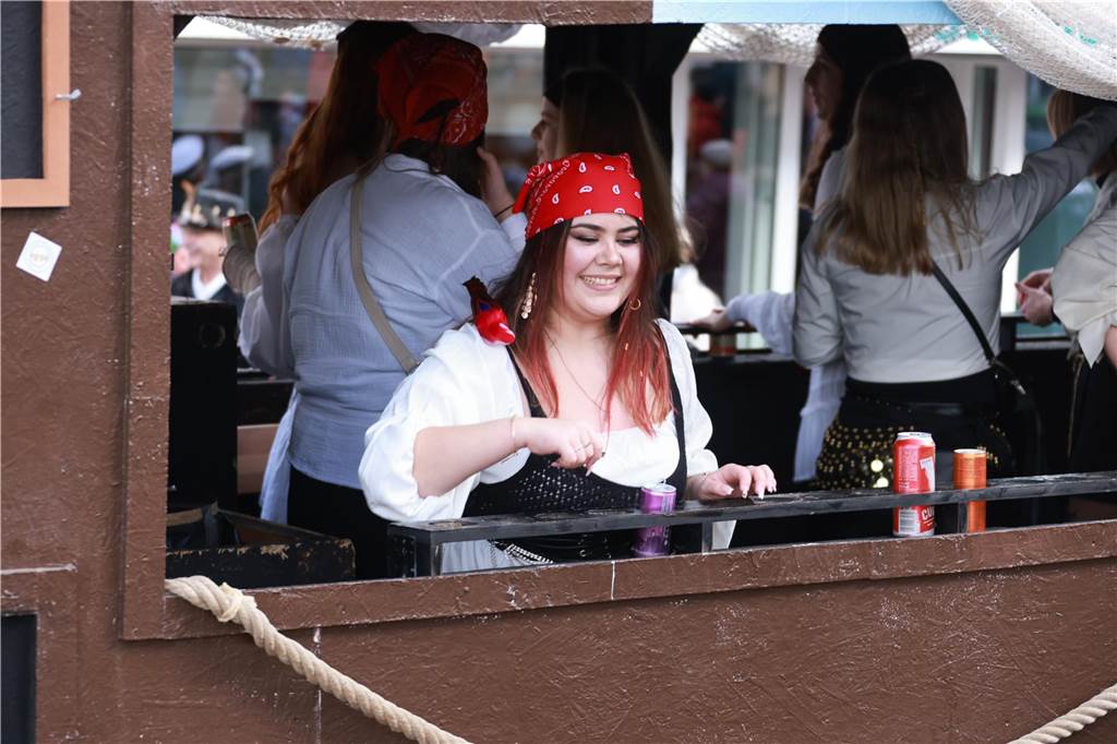 Fotos vom Rosenmontag: So haben die Stadtlohner Narren ihr Sessionsfinale gefeiert Die letzte große Karnevalsparty: 70 Zugnummern sind beim großen Rosenmontagsumzug durch Stadtlohn gefahren – und alle haben zusammen auf den Straßen gefeiert.